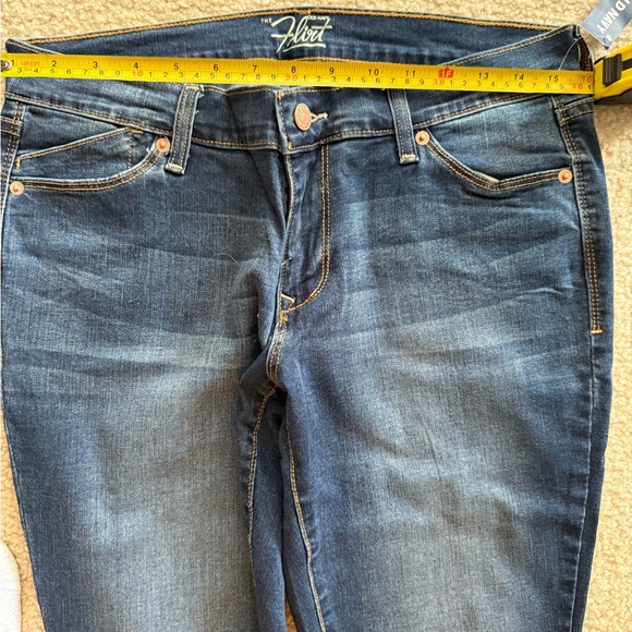 Old Navy Flirt 10P jeans - Picture 7 of 9